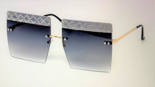 The high fashion oversized rimless square design with beautifully gradient lens and laced rhinestone eyebrows.  Queens, you'll be looking as fine as wine, REAL TASTEE!